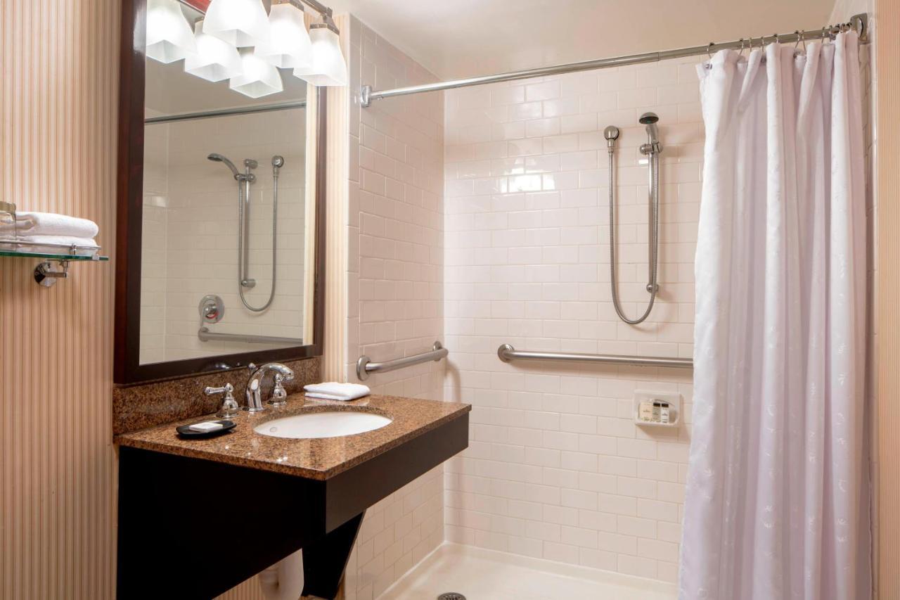 Sheraton Brookhollow Hotel