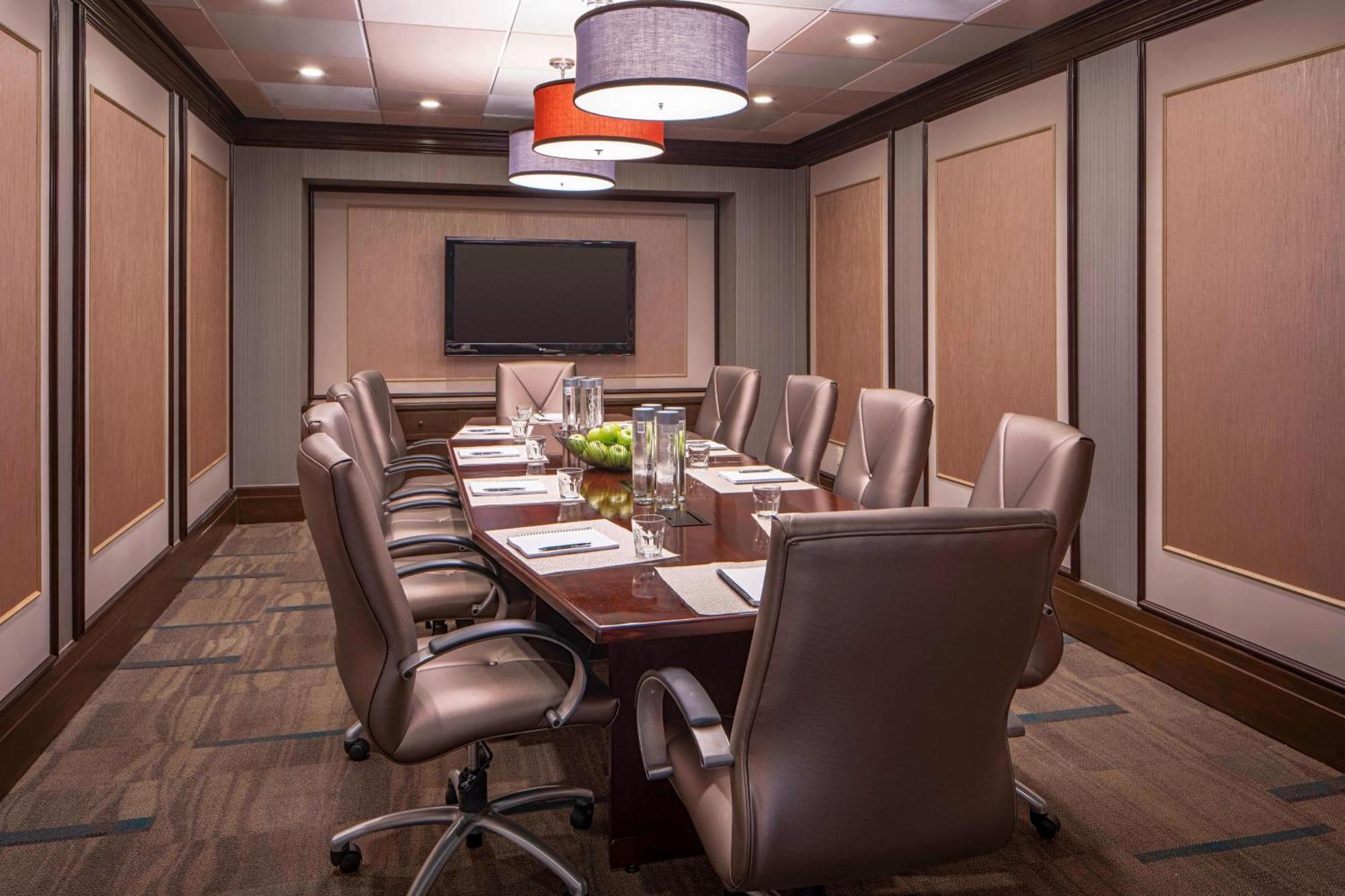 Sheraton Brookhollow 3*