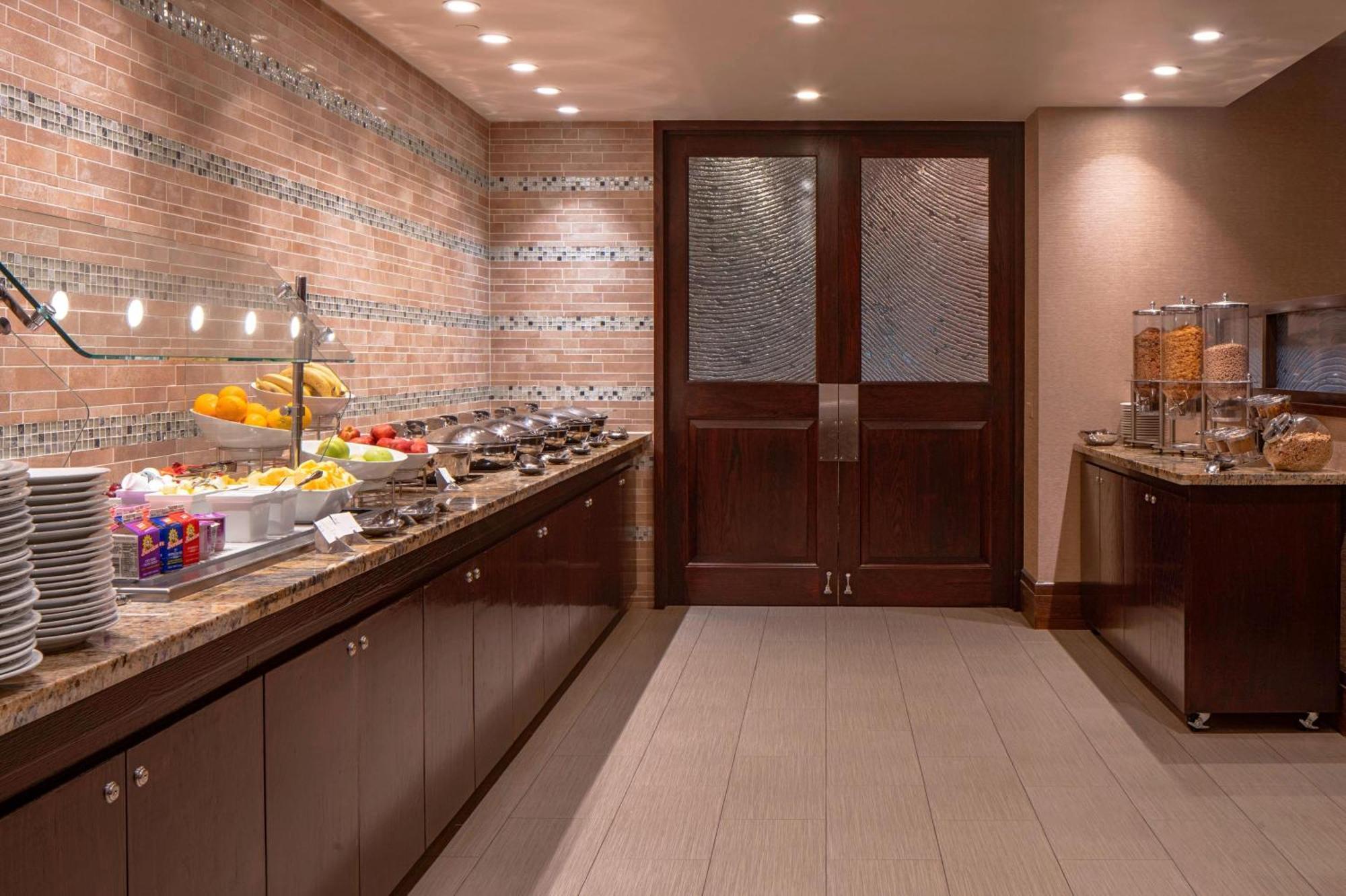 Sheraton Brookhollow Hotel 3*