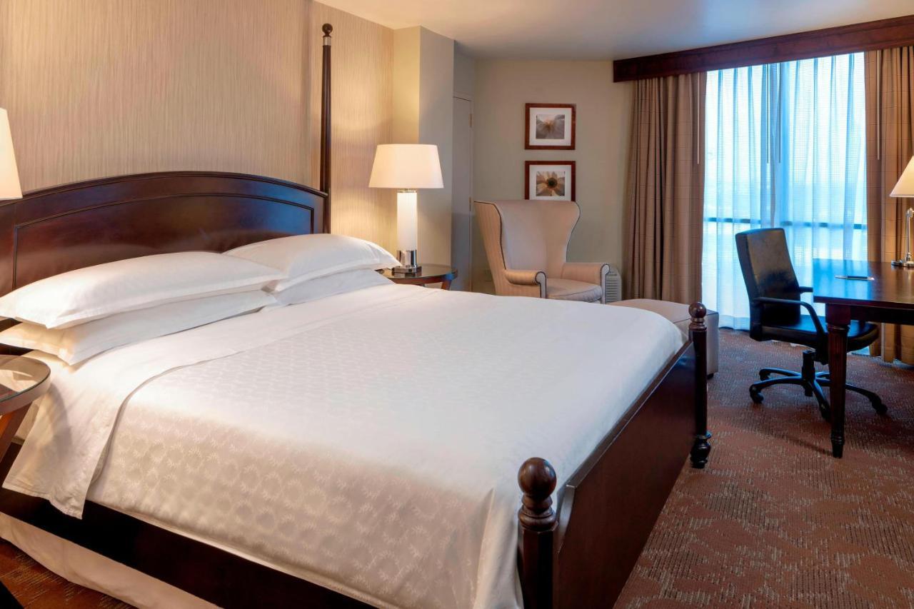 Sheraton Brookhollow 3*